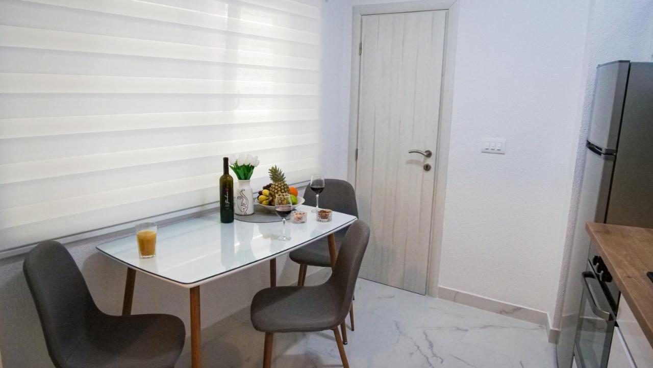 Peaceful & Sunny Apartments トロギール エクステリア 写真